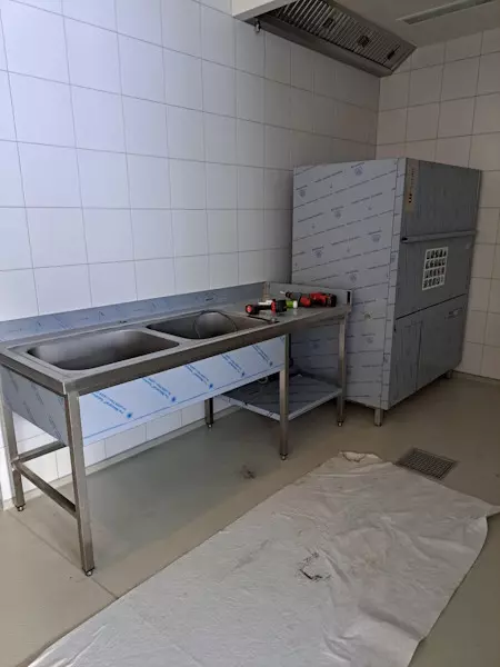 Montage Frumento Gastrotechnik, Großküchen, Buffet, Ausgaben, Bar, Foodtrack, Hohenems