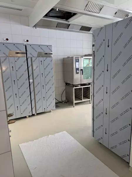 Montage Frumento Gastrotechnik, Großküchen, Buffet, Ausgaben, Bar, Foodtrack, Hohenems