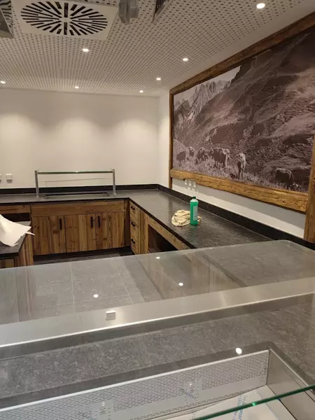 Montage Frumento Gastrotechnik, Großküchen, Buffet, Ausgaben, Bar, Foodtrack, Hohenems