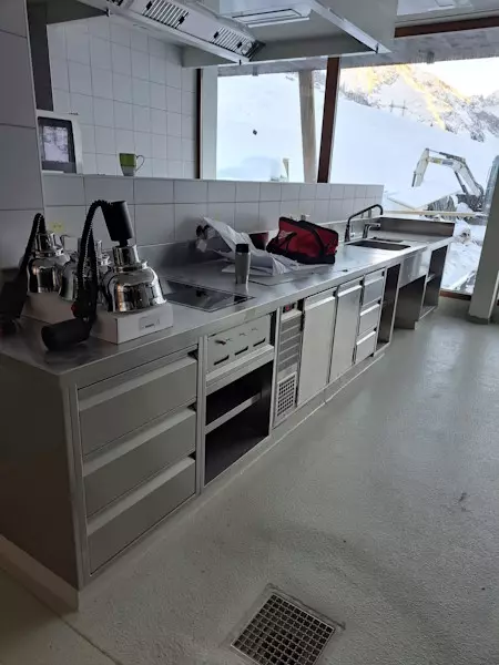 Montage Frumento Gastrotechnik, Großküchen, Buffet, Ausgaben, Bar, Foodtrack, Hohenems