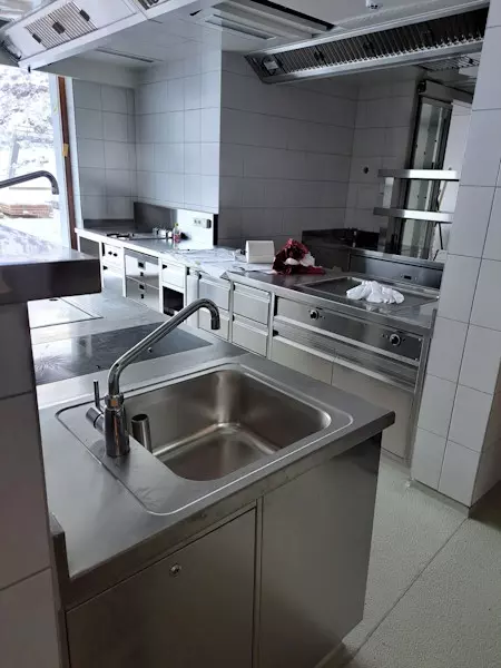 Montage Frumento Gastrotechnik, Großküchen, Buffet, Ausgaben, Bar, Foodtrack, Hohenems