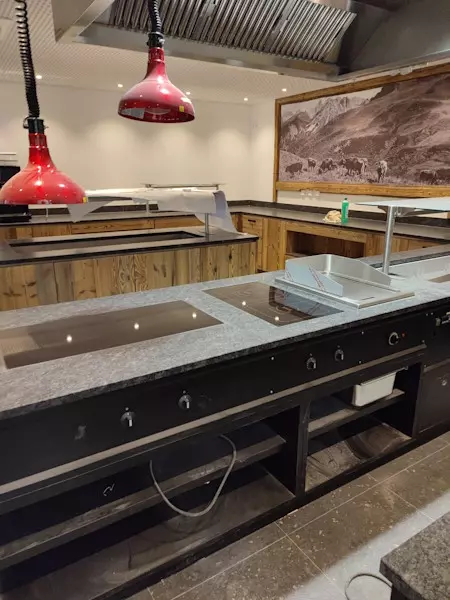 Montage Frumento Gastrotechnik, Großküchen, Buffet, Ausgaben, Bar, Foodtrack, Hohenems